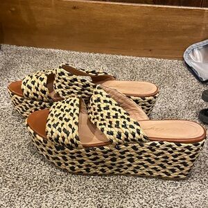 9.5 Robert Clergerie Leather brown raffia platform sandals